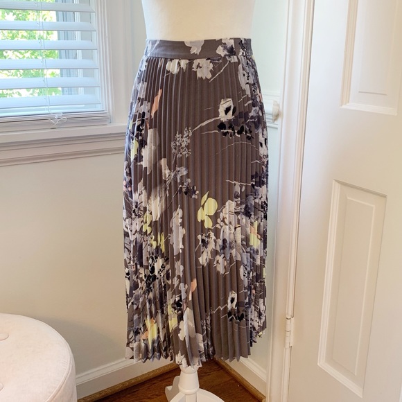 Accordion pleated midi skirt - Picture 3 of 7